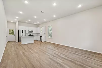 8685 Sassafras Street, Willis, TX 77318 - Photo 2