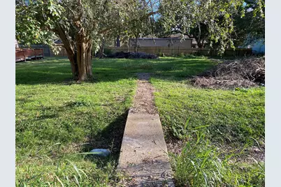 913 Chesnut Street, La Marque, TX 77568 - Photo 1