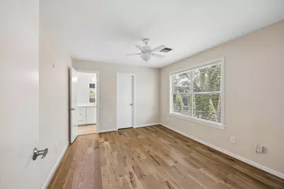 9407 Cranleigh Court, Houston, TX 77096 - Photo 32