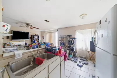 10710 Segrest Drive, Houston, TX 77047 - Photo 14