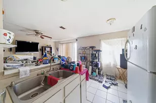 10710 Segrest Dr, Houston, TX 77047 - Photo 14