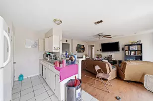 10710 Segrest Dr, Houston, TX 77047 - Photo 4