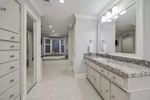 23 Hickory Ridge Dr, Houston, TX 77024 - Photo 32