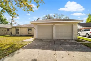 327 Windward Dr, League City, TX 77573 - Photo 2