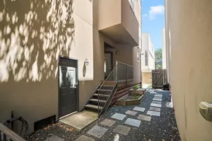 1121 W 17th St, Houston, TX 77008 - Photo 2