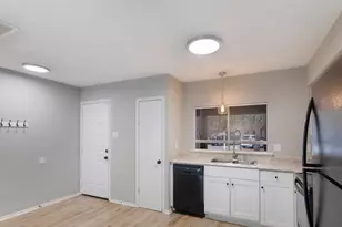 2709 S Millbend Dr, The Woodlands, TX 77380 - Photo 14