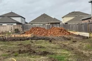 308 Amy St, Angleton, TX 77515 - Photo 2