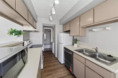 2750 Holly Hall Street #1308, Houston, TX 77054 - Photo 16