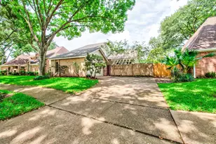 8022 La Brea Dr, Houston, TX 77083 - Photo 4