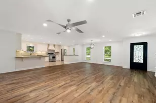 27202 Wells Ln, Conroe, TX 77385 - Photo 2