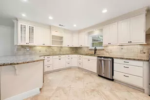 27202 Wells Ln, Conroe, TX 77385 - Photo 4