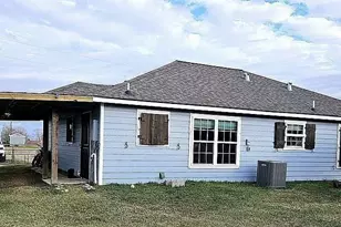 98 Dog Fish Dr, Palacios, TX 77465 - Photo 2