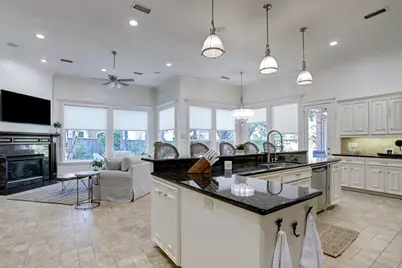 127 E Bracebridge Circle, The Woodlands, TX 77382 - Photo 22
