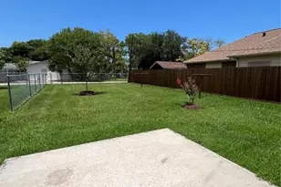 2110 14th Ave N, Texas City, TX 77590 - Photo 8