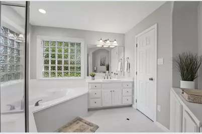1107 Chateau Woods Parkway Drive, Conroe, TX 77385 - Photo 18