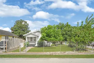 302 S 72nd St, Houston, TX 77011 - Photo 2