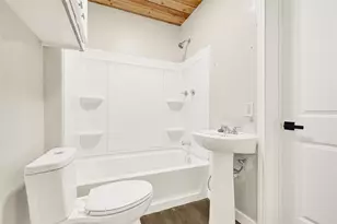 302 S 72nd St, Houston, TX 77011 - Photo 14