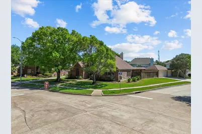 2502 Lakeside Drive, Seabrook, TX 77586 - Photo 2