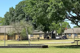 101 Glenbrook Dr E, New Braunfels, TX 78130 - Photo 2