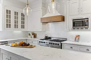 106 Melody Ln, Friendswood, TX 77546 - Photo 4