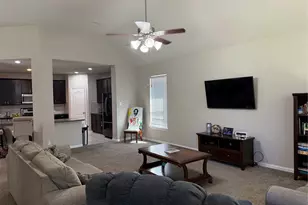 210 Woodside Ct, Clute, TX 77531 - Photo 12