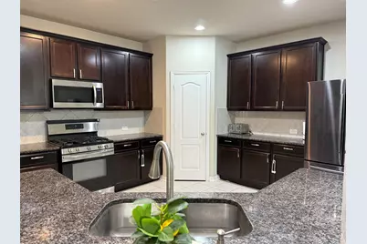 210 Woodside Court, Clute, TX 77531 - Photo 8