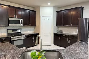 210 Woodside Ct, Clute, TX 77531 - Photo 8