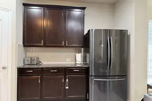 210 Woodside Ct, Clute, TX 77531 - Photo 6