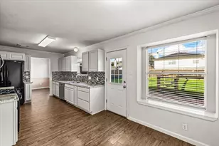 158 Bristol Bend Ln, Dickinson, TX 77539 - Photo 14