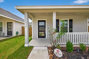16854 N Marie Vlg Dr, Conroe, TX 77306 - Photo 2