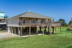 138 Verdia Dr, Crystal Beach, TX 77650 - Photo 2