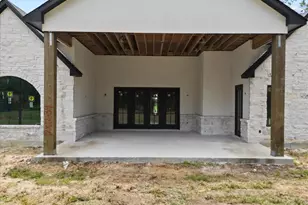 117 Daisy Ln, Baytown, TX 77523 - Photo 8
