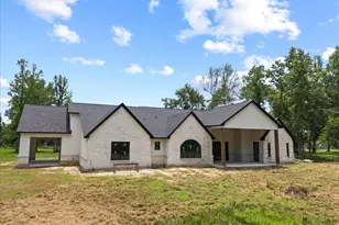 117 Daisy Ln, Baytown, TX 77523 - Photo 2