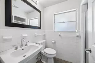 4901 Valerie St, Bellaire, TX 77401 - Photo 14
