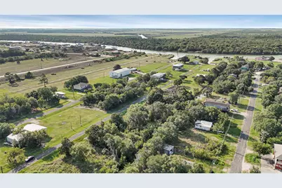 612 Hill Street, Oak Island, TX 77535 - Photo 4