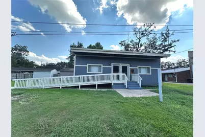 108 Santa Fe, Wharton, TX 77488 - Photo 2