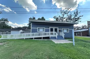 108 Santa Fe, Wharton, TX 77488 - Photo 2