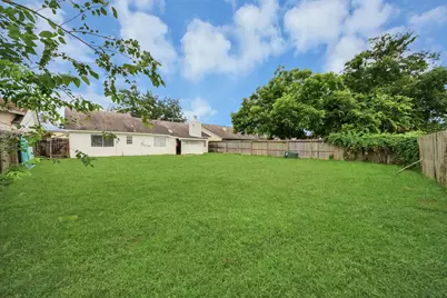 12423 Tambourine Drive, Houston, TX 77477 - Photo 34
