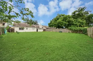 12423 Tambourine Dr, Houston, TX 77477 - Photo 34