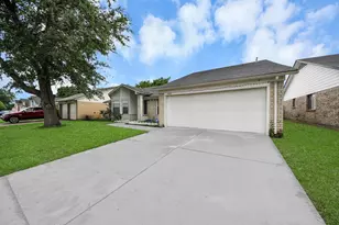 12423 Tambourine Dr, Houston, TX 77477 - Photo 2