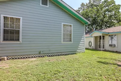 9226 E Avenue Q, Houston, TX 77012 - Photo 24