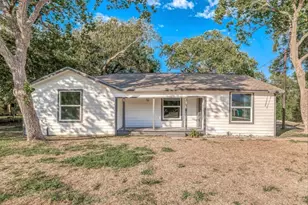 2812 Fisher Hill, Baytown, TX 77520 - Photo 1