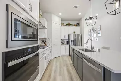 8104 Morning Melody Drive, Houston, TX 77063 - Photo 6