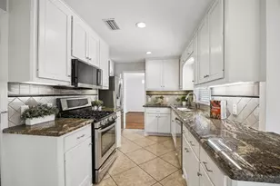 2202 Lazybrook Dr, Houston, TX 77008 - Photo 4