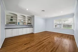 2202 Lazybrook Dr, Houston, TX 77008 - Photo 2