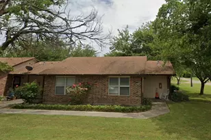 709 W Witt St, Wolfe City, TX 75496 - Photo 4