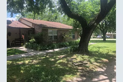 709 W Witt St, Wolfe City, TX 75496 - Photo 2