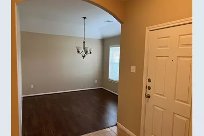 211 Hawks View Drive, La Marque, TX 77568 - Photo 4