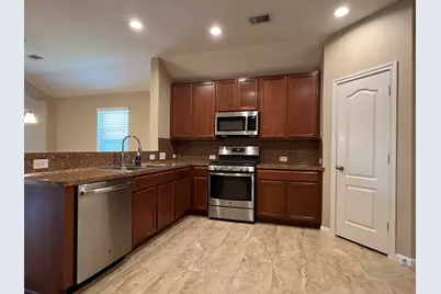 211 Hawks View Drive, La Marque, TX 77568 - Photo 6