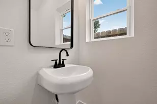7903 Sunnyhill St, Houston, TX 77088 - Photo 32